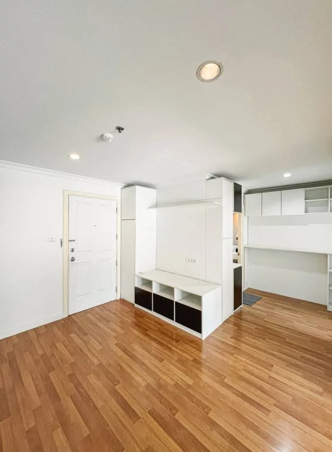 For sale: Lumpini Place Rama 9–Ratchada, empty room, plenty of usable space, good location, convenient transportation, don't miss it!