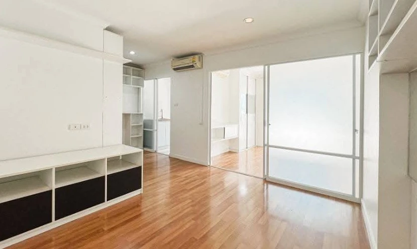 For sale: Lumpini Place Rama 9–Ratchada, empty room, plenty of usable space, good location, convenient transportation, don't miss it!