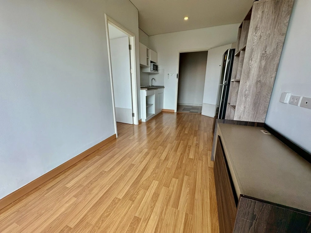 For sale: Lumpini Place Ratchada-Sathu, 10th floor, nice view, worth living in. Interested in owning one? Hurry and reserve now.
