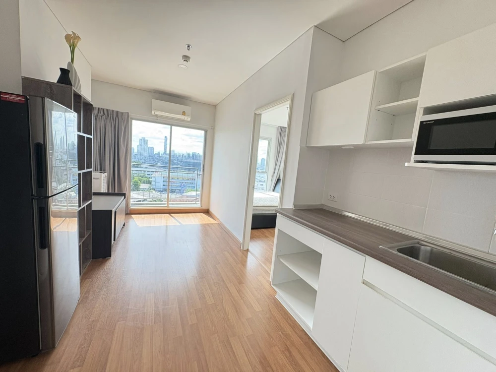 For sale: Lumpini Place Ratchada-Sathu, 10th floor, nice view, worth living in. Interested in owning one? Hurry and reserve now.
