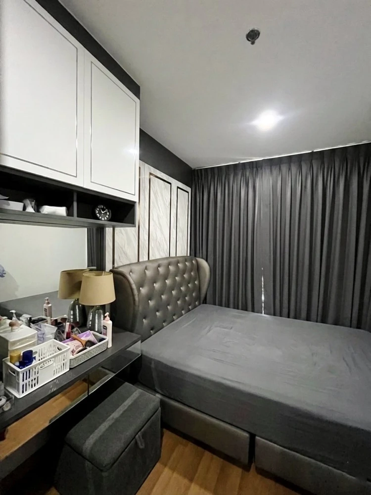 Selling ready-to-move-in condo at Lumpini Place Ratchada-Sathu. Includes furniture and appliances. Book now!