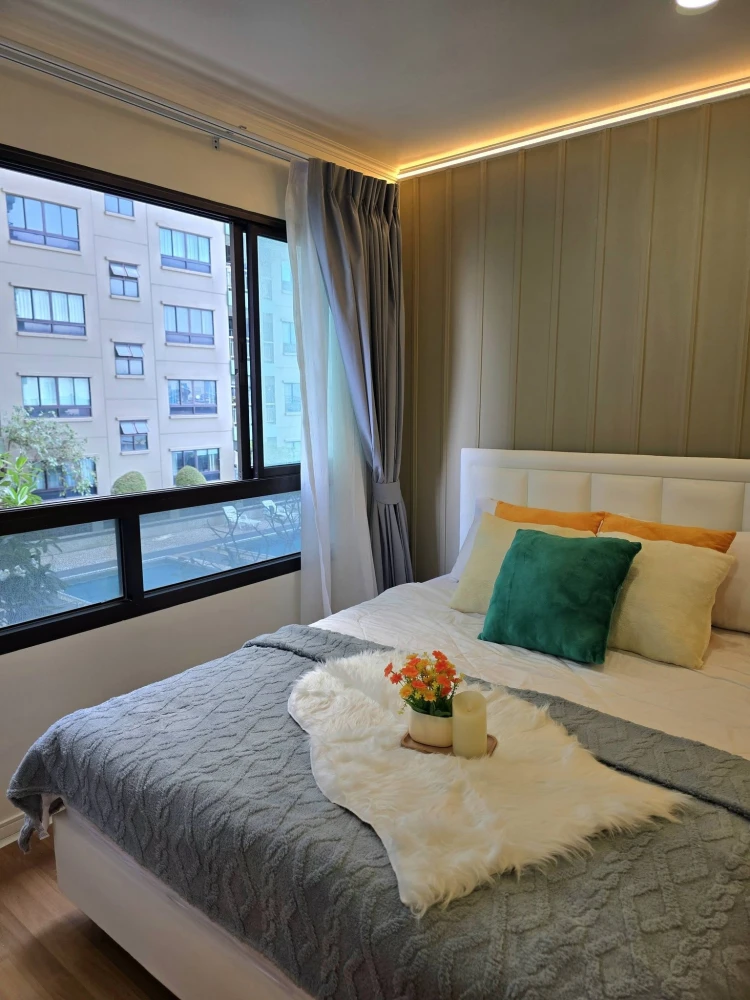 Selling a lovely condo at Lumpini Place Ratchada-Thapra. It comes fully furnished with appliances – everything you need is in this one unit! Book now