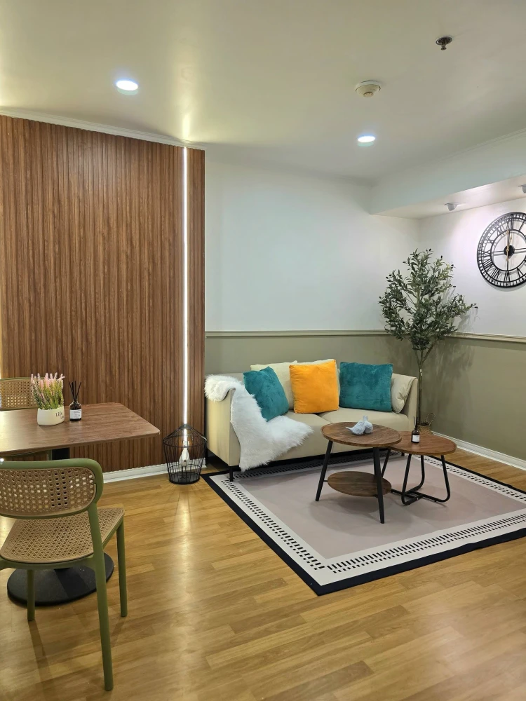 Selling a lovely condo at Lumpini Place Ratchada-Thapra. It comes fully furnished with appliances – everything you need is in this one unit! Book now