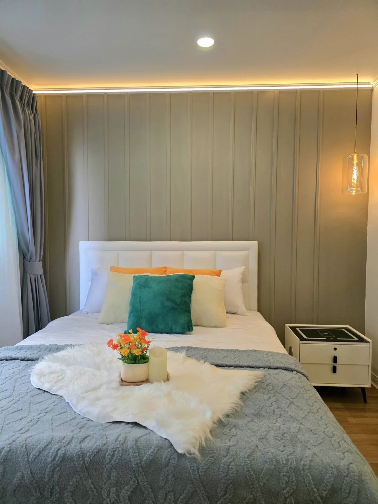 Selling a lovely condo at Lumpini Place Ratchada-Thapra. It comes fully furnished with appliances – everything you need is in this one unit! Book now