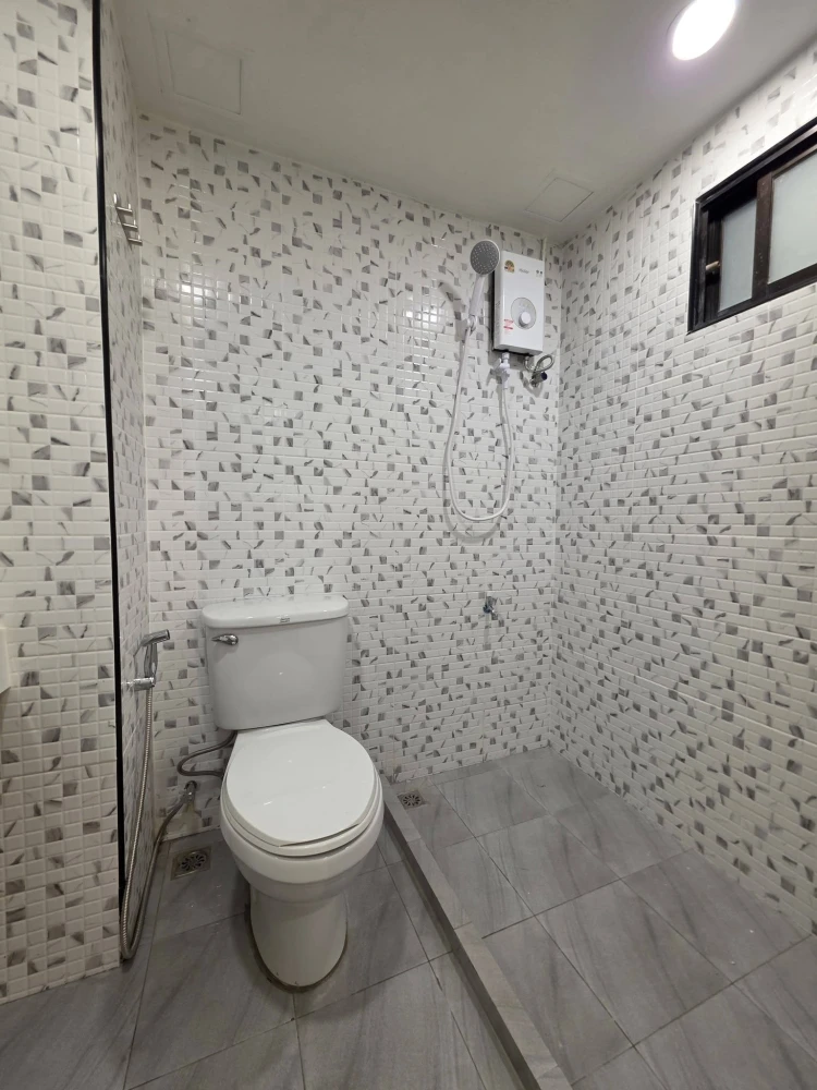 Selling a lovely condo at Lumpini Place Ratchada-Thapra. It comes fully furnished with appliances – everything you need is in this one unit! Book now