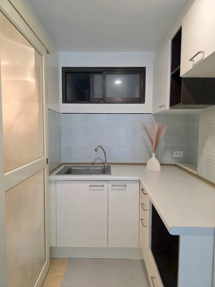 Selling a lovely condo at Lumpini Place Ratchada-Thapra. It comes fully furnished with appliances – everything you need is in this one unit! Book now