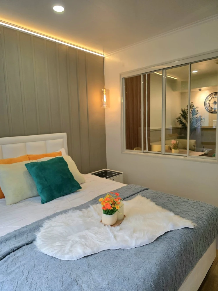 Selling a lovely condo at Lumpini Place Ratchada-Thapra. It comes fully furnished with appliances – everything you need is in this one unit! Book now