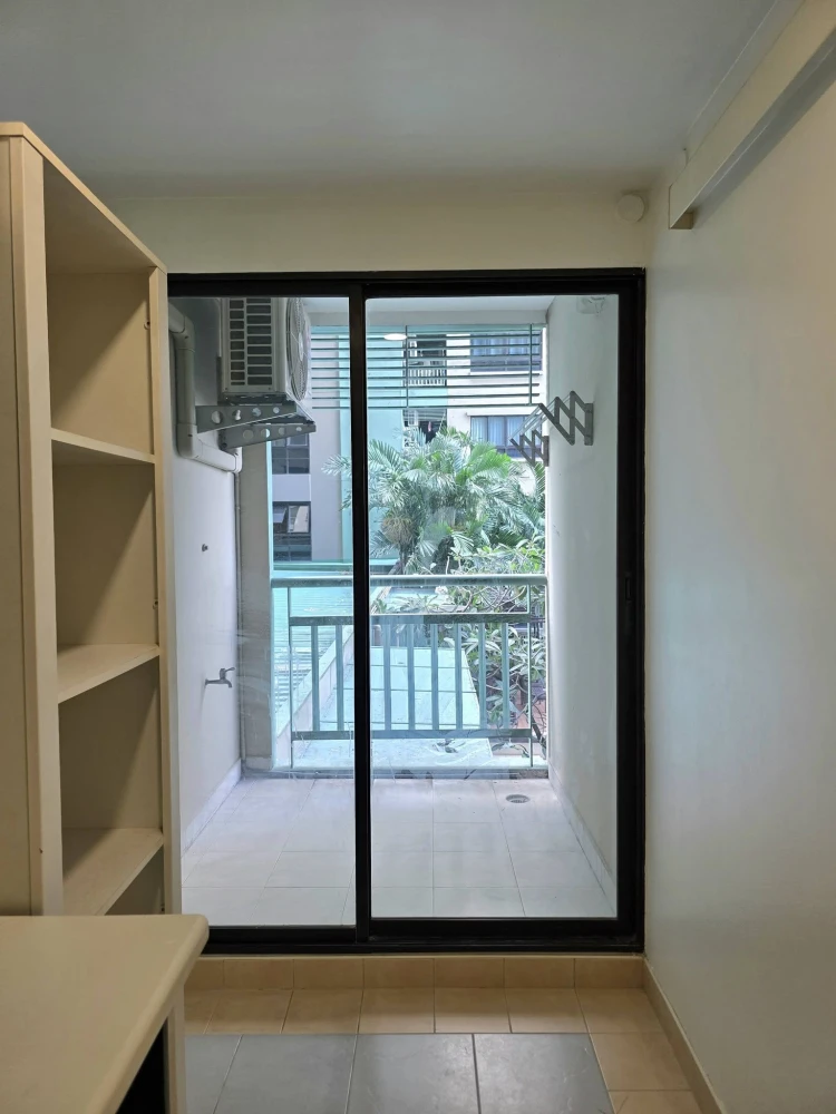 Selling a lovely condo at Lumpini Place Ratchada-Thapra. It comes fully furnished with appliances – everything you need is in this one unit! Book now