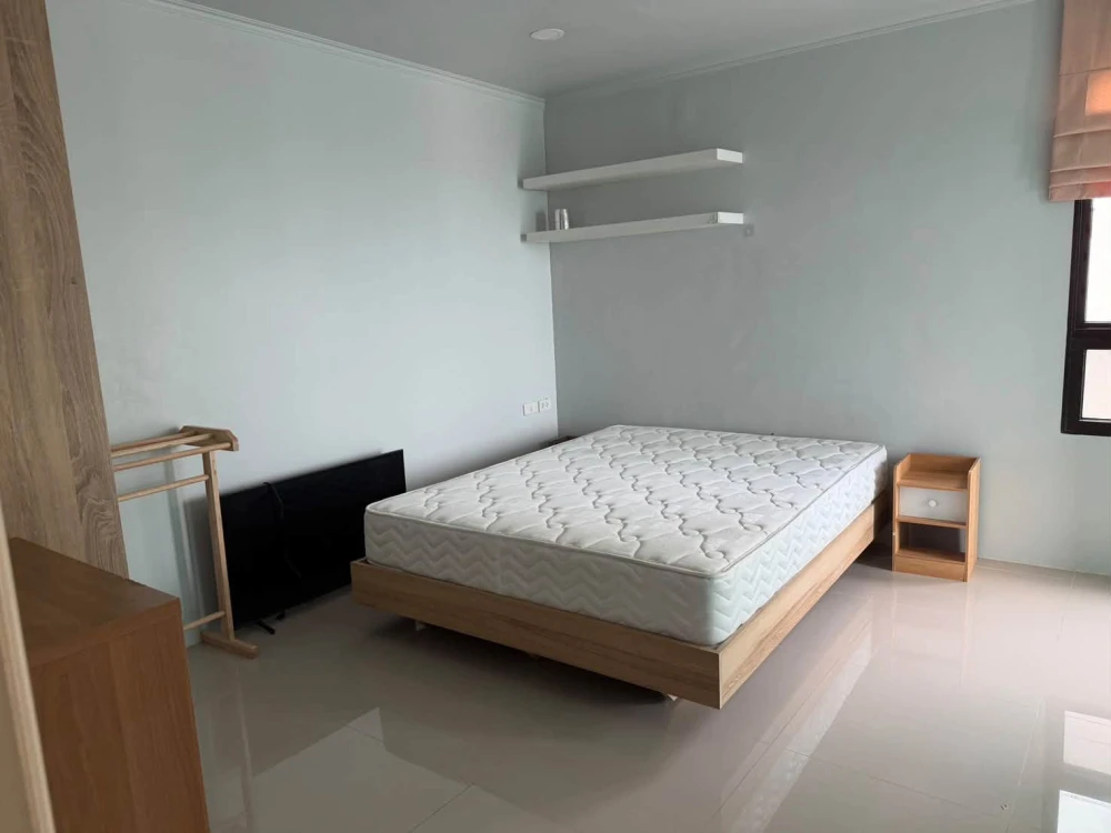 Selling a corner unit at Lumpini Place Ratchada-Thapra, offering privacy, spacious living area, and unobstructed city views. Book now! images