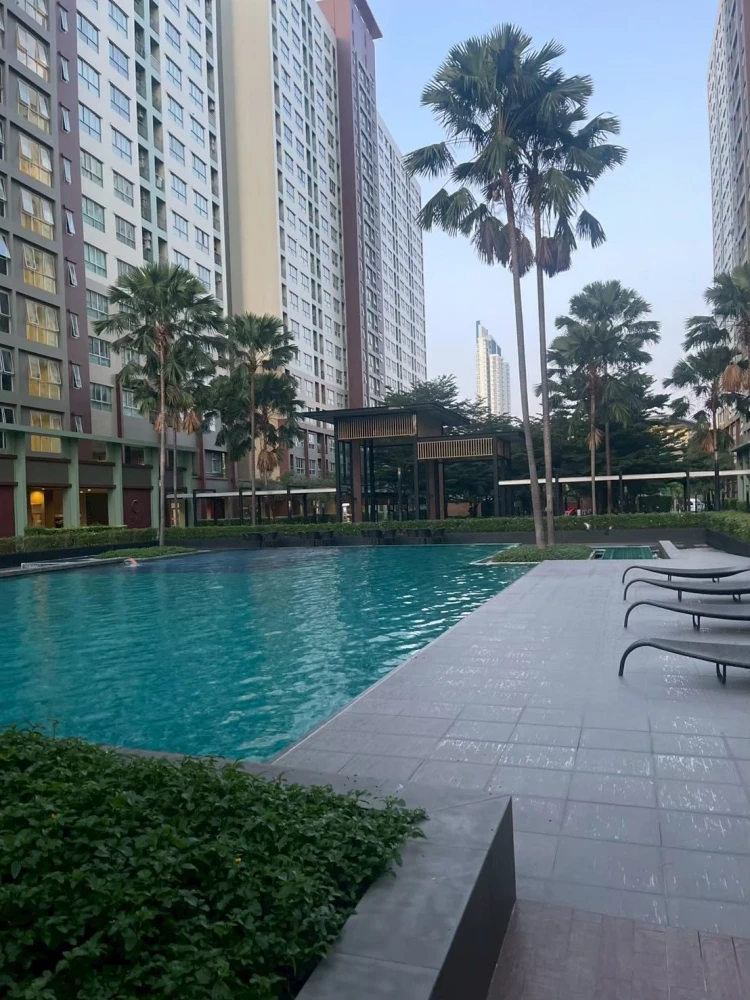 Selling a ready-to-move-in condo at Lumpini Place Ratchayothin. Fully furnished. Just bring your bags! Book now!
