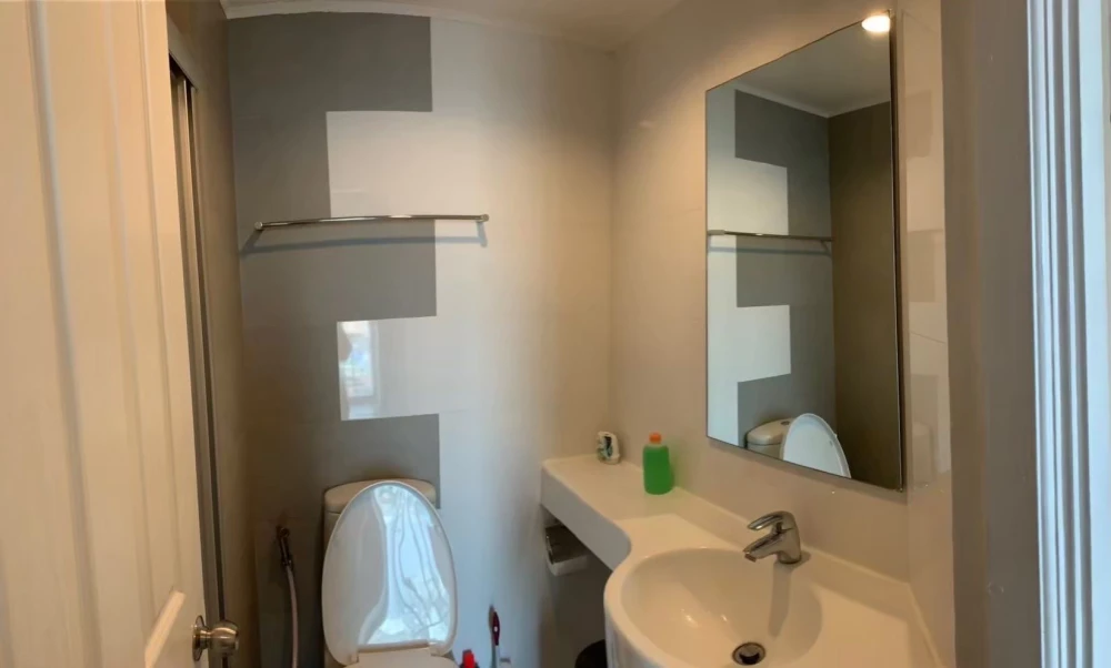 Selling a ready-to-move-in condo at Lumpini Place Ratchayothin. Fully furnished. Just bring your bags! Book now!
