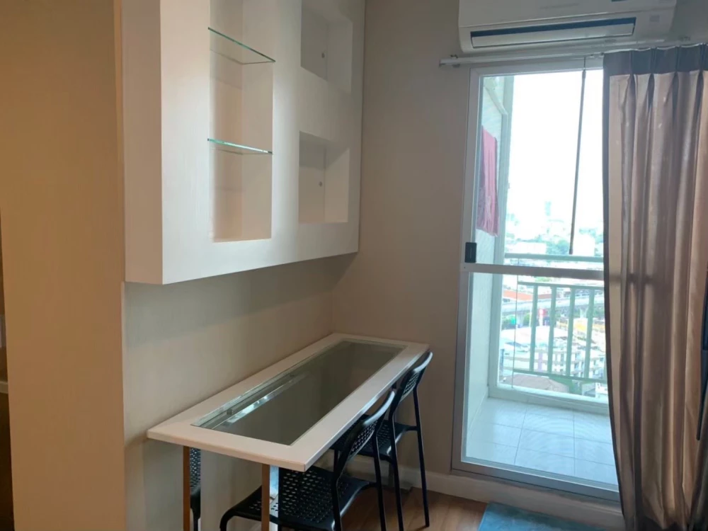 Selling a ready-to-move-in condo at Lumpini Place Ratchayothin. Fully furnished. Just bring your bags! Book now!