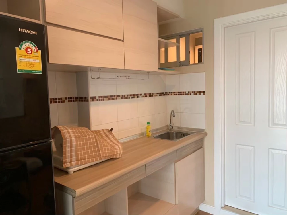 Selling a ready-to-move-in condo at Lumpini Place Ratchayothin. Fully furnished. Just bring your bags! Book now!