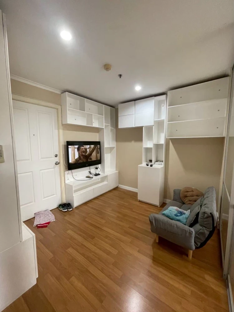 Selling a ready-to-move-in condo at Lumpini Place Ratchayothin. Fully furnished. Just bring your bags! Book now!