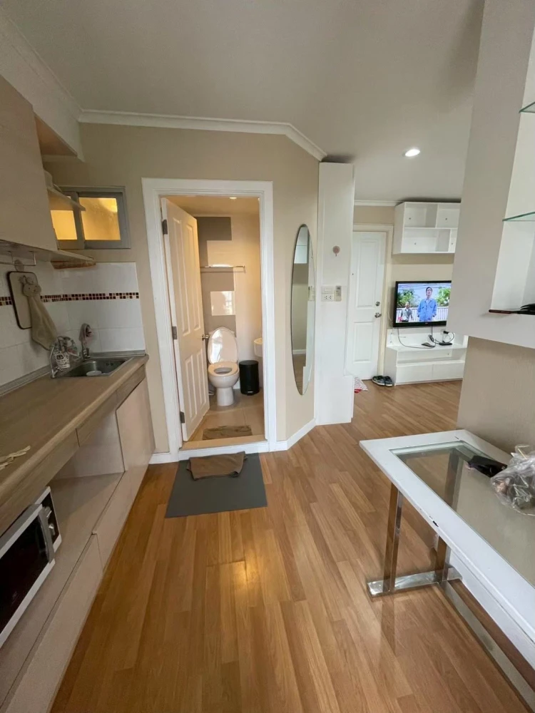 Selling a ready-to-move-in condo at Lumpini Place Ratchayothin. Fully furnished. Just bring your bags! Book now!