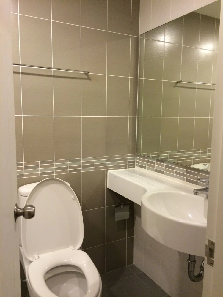 For sale: Lumpini Place Srinakarin-Huamak Station, 4th floor, garden view, no buildings blocking the view. Interested? Reserve now!