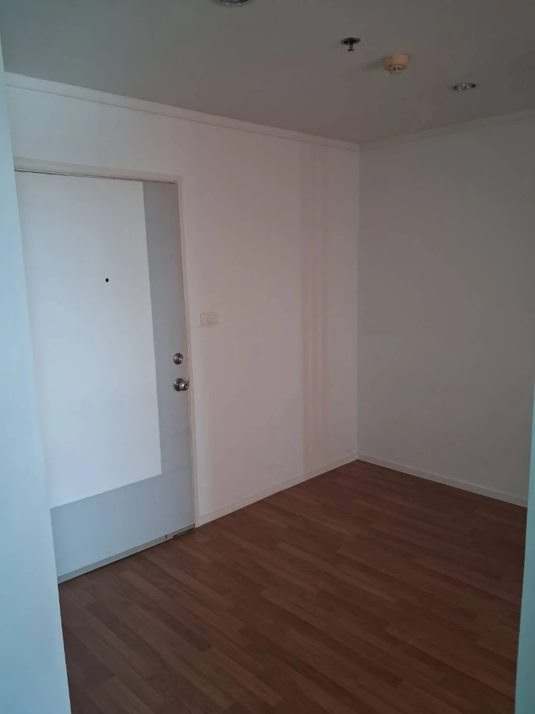Selling a 1-bedroom, 1-bathroom unit at Lumpini Place Suksawat - Rama 2. Prime location with complete amenities. Don't miss out!