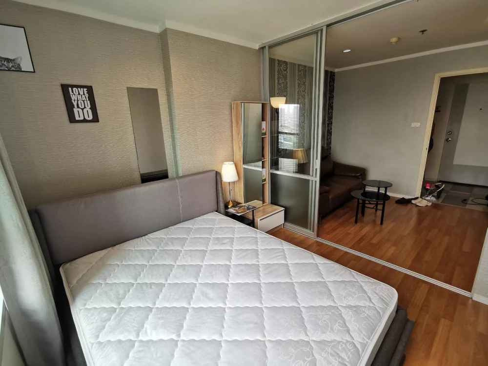 Selling Lumpini Place Suksawat - Rama 2, 20th floor, partitioned unit, fully furnished. Interested buyers please contact immediately.