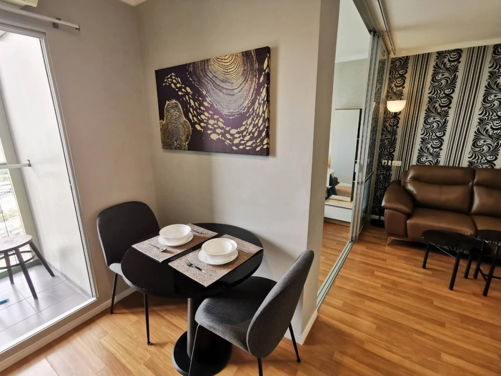 Selling Lumpini Place Suksawat - Rama 2, 20th floor, partitioned unit, fully furnished. Interested buyers please contact immediately.