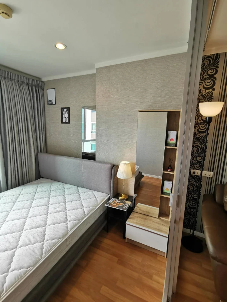 Selling Lumpini Place Suksawat - Rama 2, 20th floor, partitioned unit, fully furnished. Interested buyers please contact immediately.