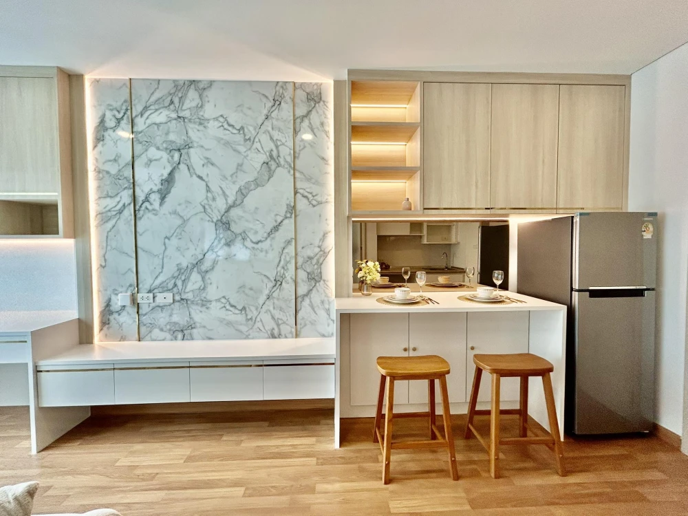 Selling a fully furnished, beautiful and comfortable 5th-floor unit at Lumpini Place Taopoon - Interchange. Book now!