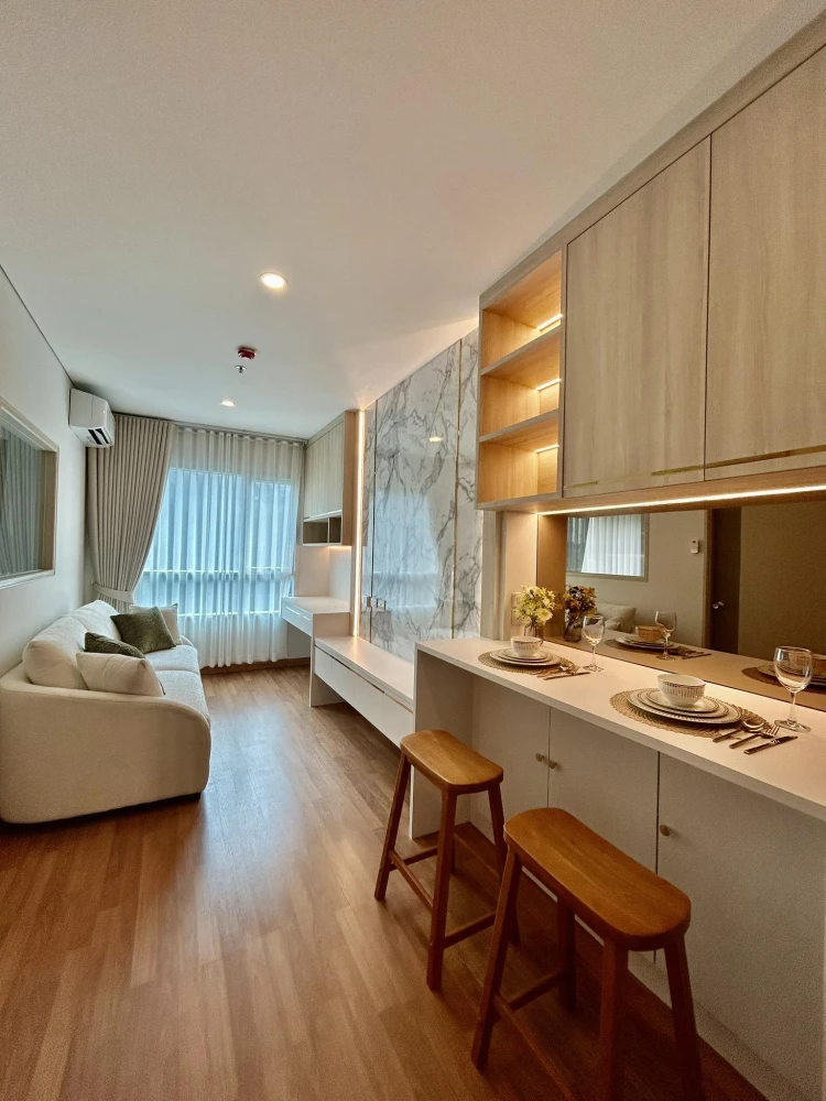 Selling a fully furnished, beautiful and comfortable 5th-floor unit at Lumpini Place Taopoon - Interchange. Book now!