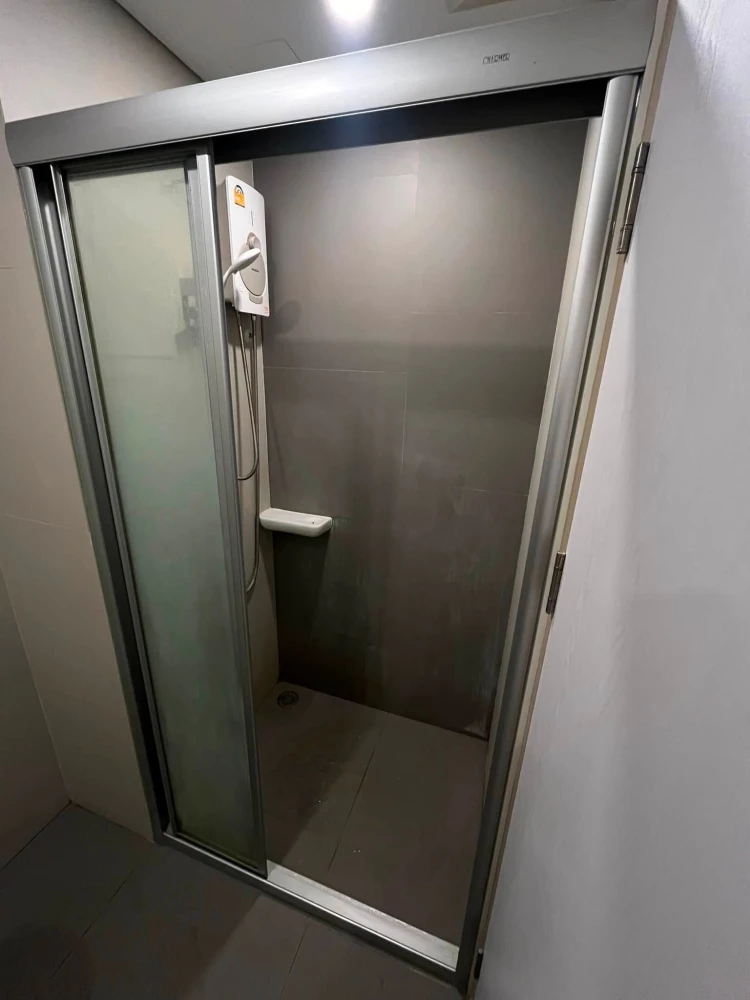 Selling a corner unit at Lumpini Place Taopoon - Interchange, offering privacy and a great location with convenient transportation. Book now!