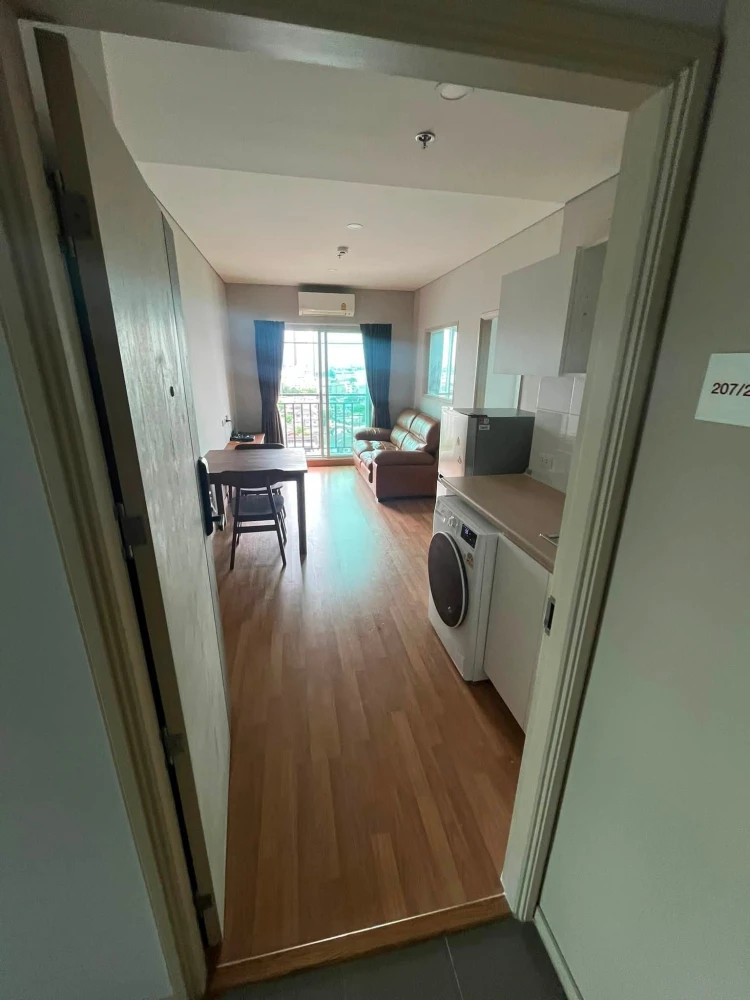 Selling a corner unit at Lumpini Place Taopoon - Interchange, offering privacy and a great location with convenient transportation. Book now!