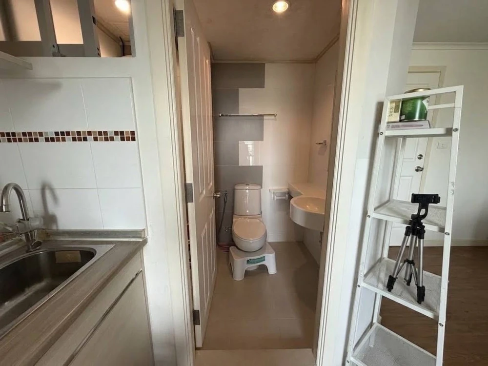 For Sale: Lumpini Place Rama 4 - Kluaynamthai. Features a wide city view from a well-positioned high floor—no obstructing buildings. Fully furnished a
