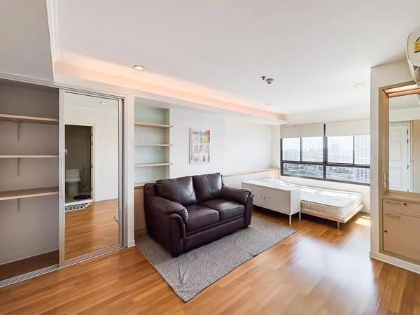For sale: Lumpini Place Phahonyothin-Saphan Khwai, high floor, ready to move in, fully furnished, reserve now!!