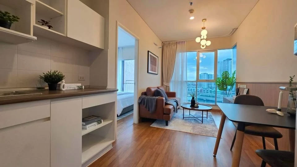 For Sale: Lumpini Place Ratchada-Sathu. Beautifully decorated throughout; comes fully furnished and equipped with all appliances. Book now before you