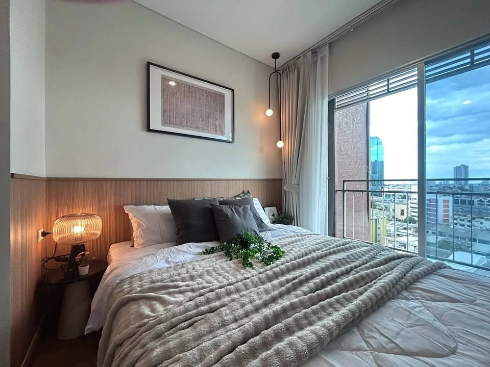 For Sale: Lumpini Place Ratchada-Sathu. Beautifully decorated throughout; comes fully furnished and equipped with all appliances. Book now before you