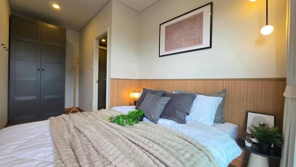 For Sale: Lumpini Place Ratchada-Sathu. Beautifully decorated throughout; comes fully furnished and equipped with all appliances. Book now before you