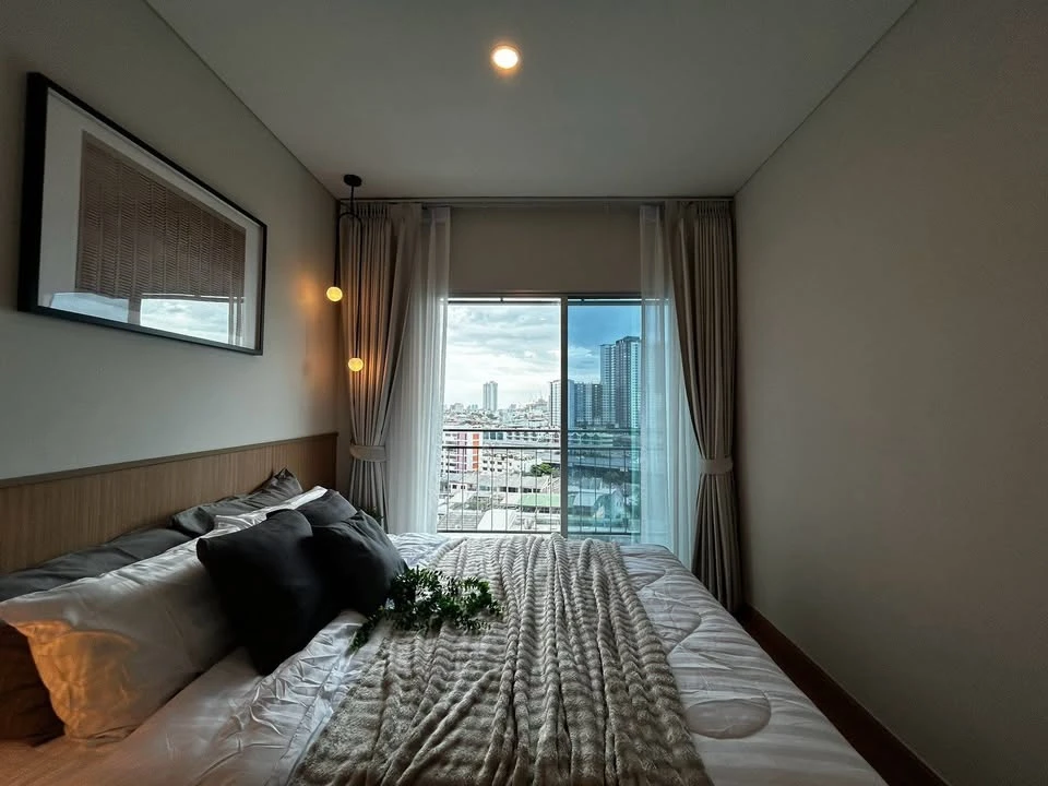 For Sale: Lumpini Place Ratchada-Sathu. Beautifully decorated throughout; comes fully furnished and equipped with all appliances. Book now before you