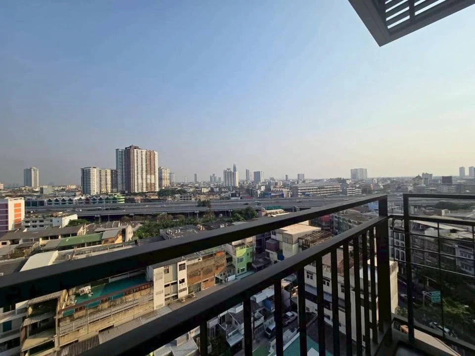 For Sale: Lumpini Place Ratchada-Sathu. Beautifully decorated throughout; comes fully furnished and equipped with all appliances. Book now before you