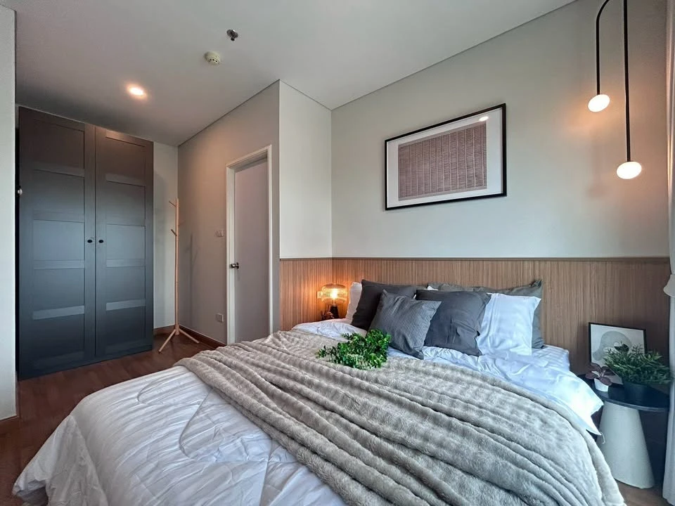 For Sale: Lumpini Place Ratchada-Sathu. Beautifully decorated throughout; comes fully furnished and equipped with all appliances. Book now before you