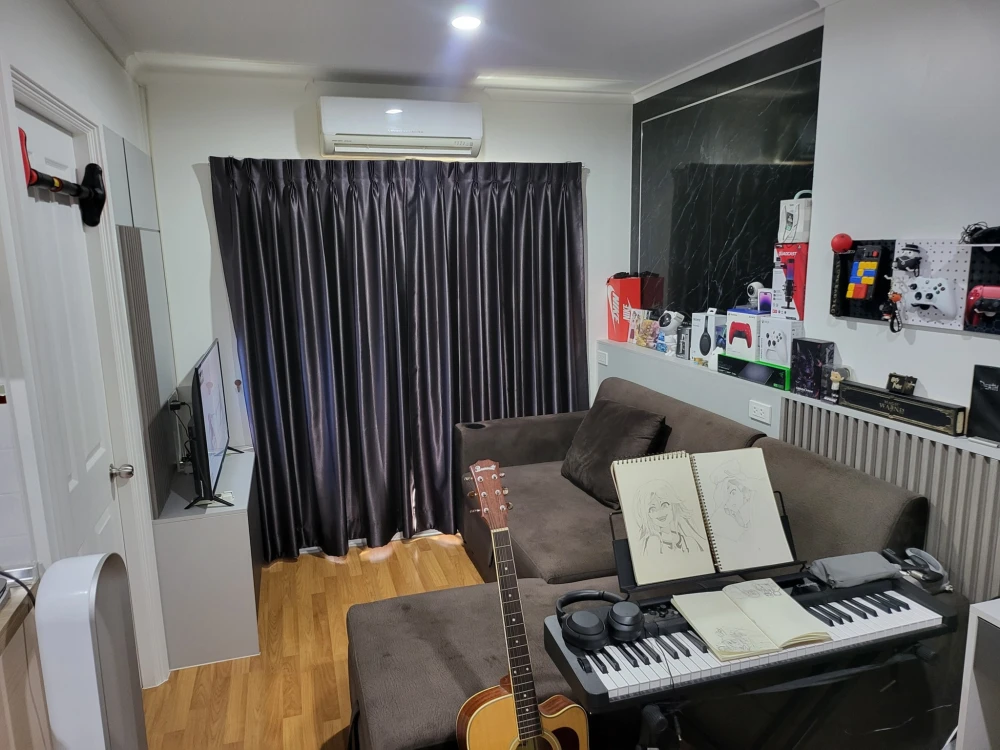 Lumpini Place Ratchayothin for sale. Beautiful built-in furniture and appliances included. Opposite Major Ratchayothin. Book now!