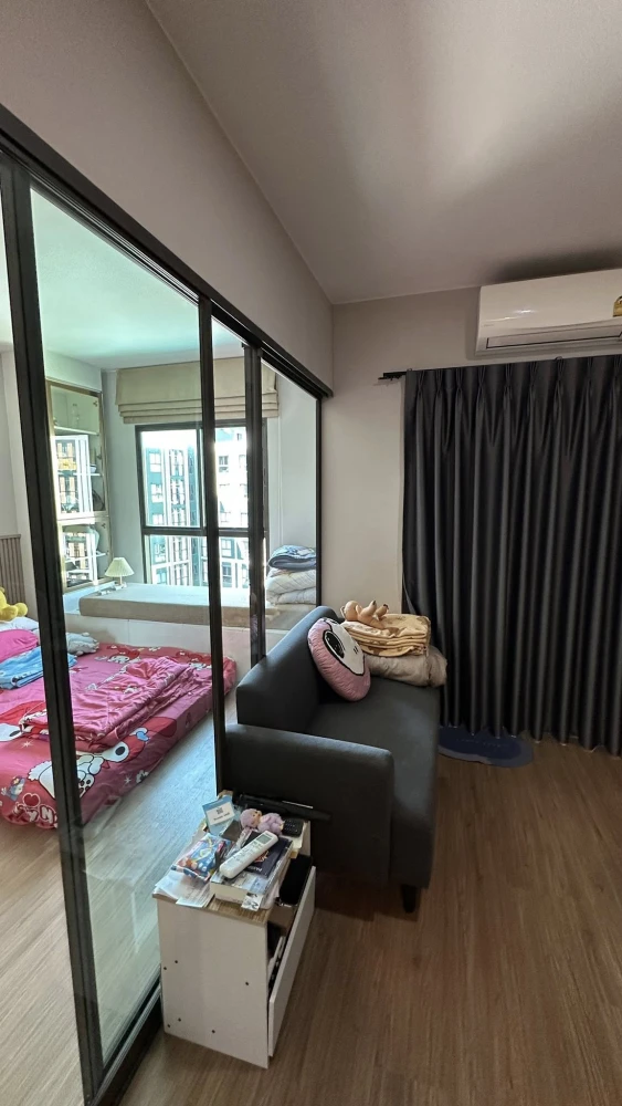 Selling a great-living unit at Lumpini Selected Charan 65 - Sirindhorn Station. Prime location, fully furnished. Don't miss out!
