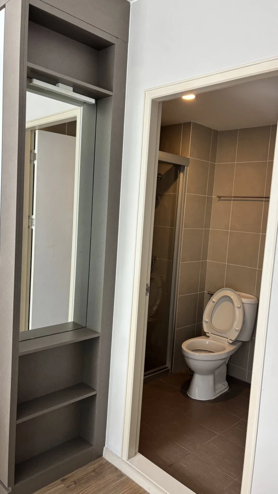 Selling Lumpini Selected Charan 65 - Sirithorn Station. Comfortable, uncrowded layout with good ventilation and unobstructed views. Book now!