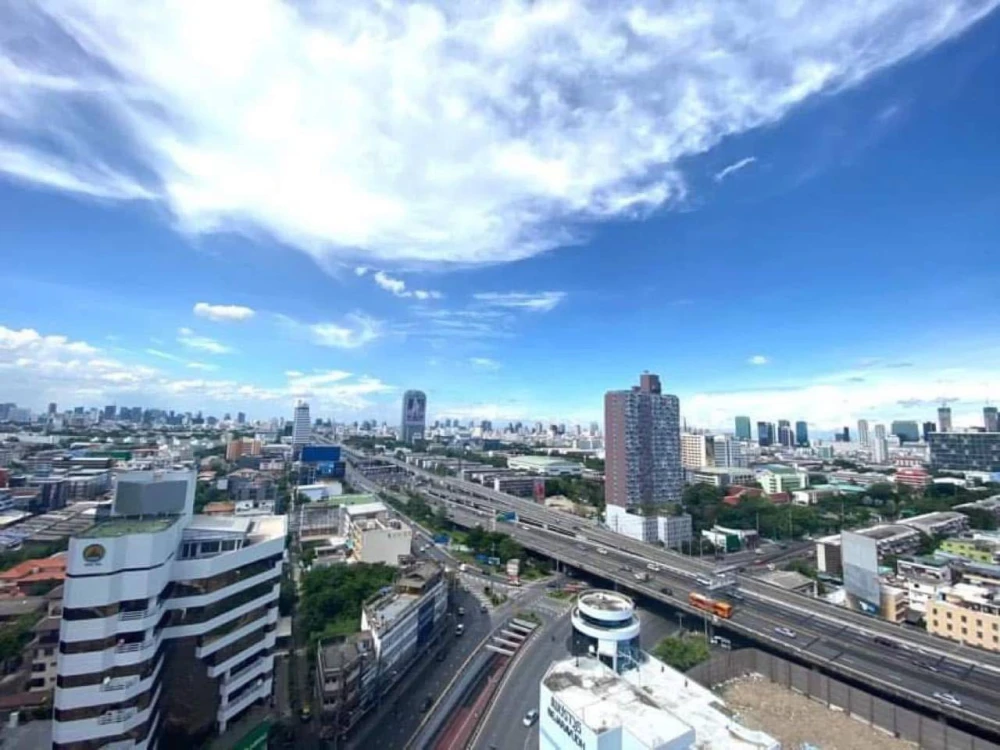 Selling Lumpini Suite Dindaeng-Ratchaprarop, 2 bedrooms, spacious living area, fully furnished. Book now!