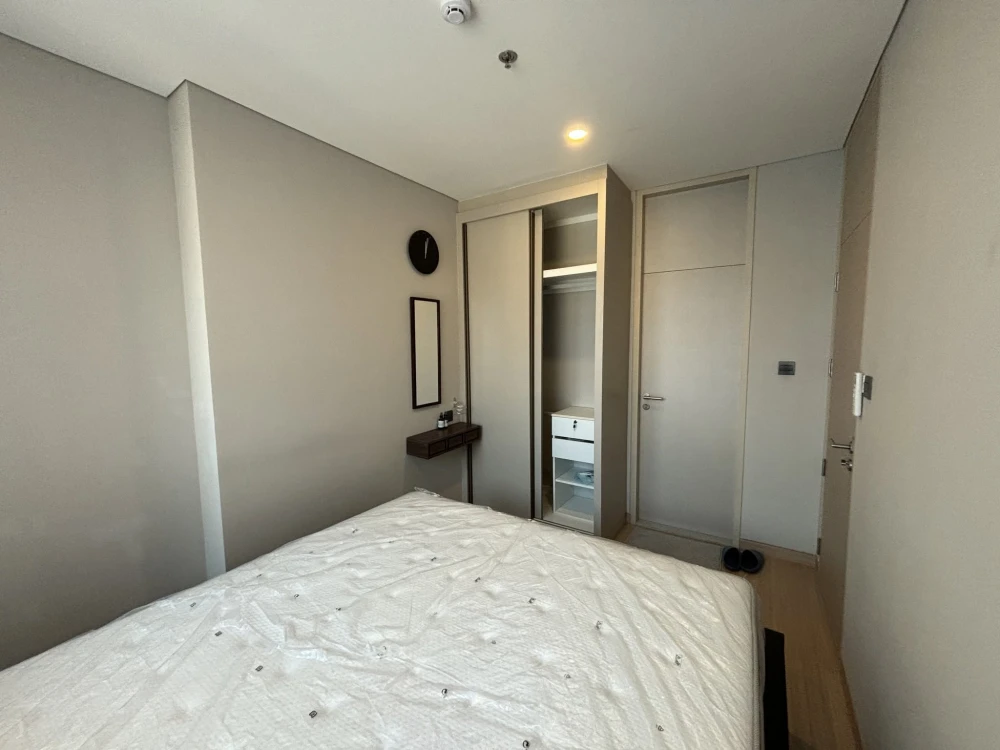For sale: Lumpini Suite Phetchaburi-Makkasan. Pool view, quiet atmosphere, no direct afternoon sun, cool room, and ready to move in.