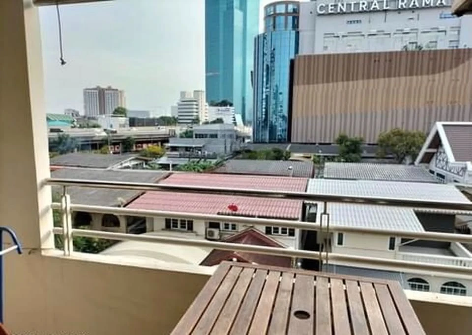 Selling Lumpini Suite Ratchada - Rama 3. Beautiful, spacious, and airy room, ready to move in. Fully furnished with appliances. Book now!
