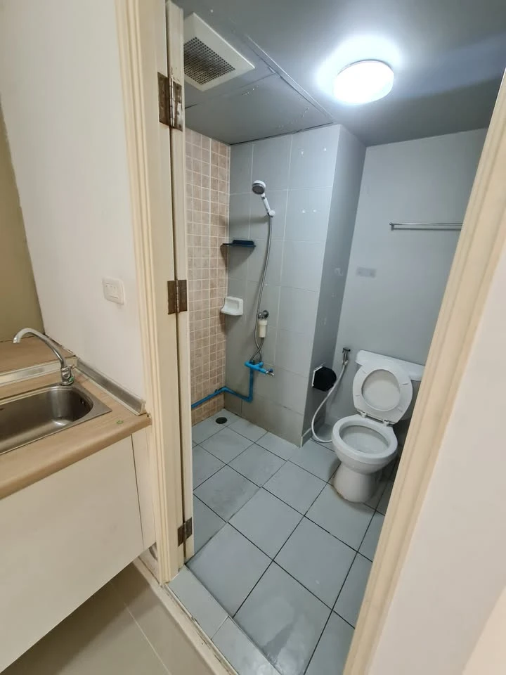 For sale: Lumpini Township Rangsit Klong 1, 2nd floor, corner room, nice to live in. Interested in owning one? Hurry and reserve now.