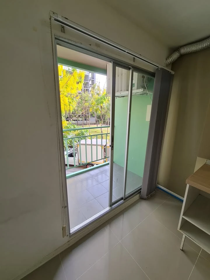 For sale: Lumpini Township Rangsit Klong 1, 2nd floor, corner room, nice to live in. Interested in owning one? Hurry and reserve now.