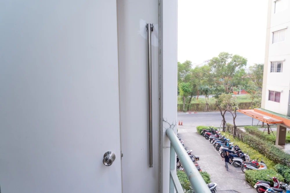 Selling a lovely 3rd-floor unit at Lumpini Township Rangsit Klong 1. Excellent location and complete amenities. Don't miss out!