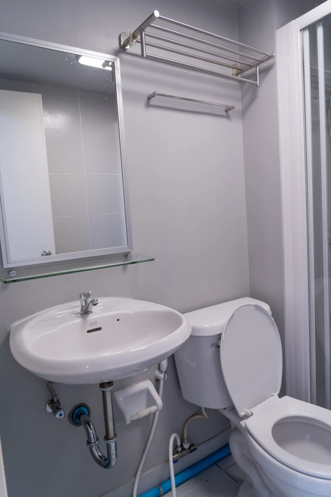 Selling a lovely 3rd-floor unit at Lumpini Township Rangsit Klong 1. Excellent location and complete amenities. Don't miss out!