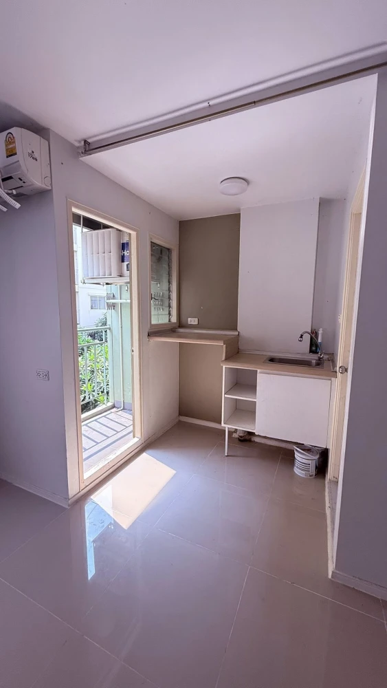 Selling a lovely 1-bedroom unit at Lumpini Township Rangsit Klong 1, 4th floor, fully furnished. Don't miss this great deal!
