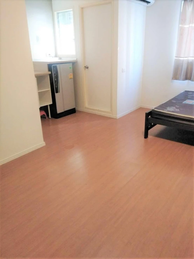 For sale: Lumpini Township Rangsit Klong 1 room with furniture. Just bring your bag and come. Hurry and reserve now!