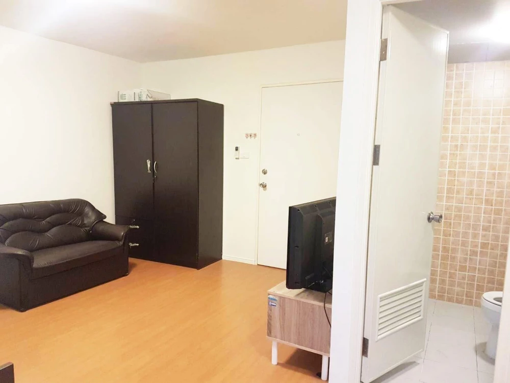 For sale: Lumpini Township Rangsit Klong 1 room with furniture. Just bring your bag and come. Hurry and reserve now!