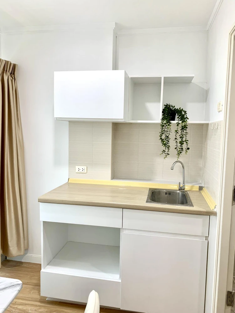 Selling a lovely high-floor unit at Lumpini Ville Chaengwatthana Pakkret. Good ventilation and complete amenities. Book now before it's too late!